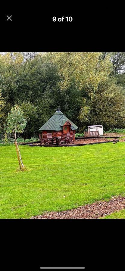 Lake View Lodges Long Melford Extérieur photo